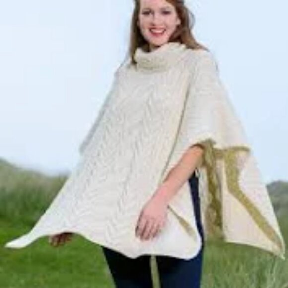 NWT Aran Market Irish Wool Sweater Cape Cream - Picture 1 of 7